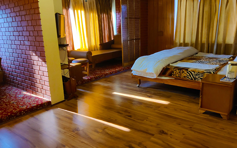 Hotel Brown Palace Srinagar – Guest Room