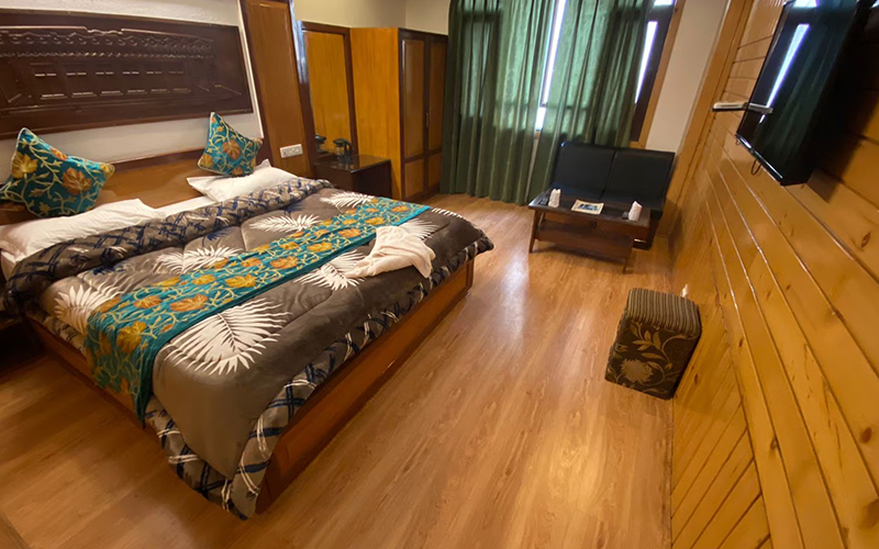 Hotel Regal Palace Srinagar – Deluxe Room