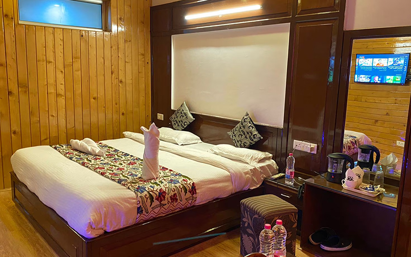 Hotel Regal Palace Srinagar – Comfort Room
