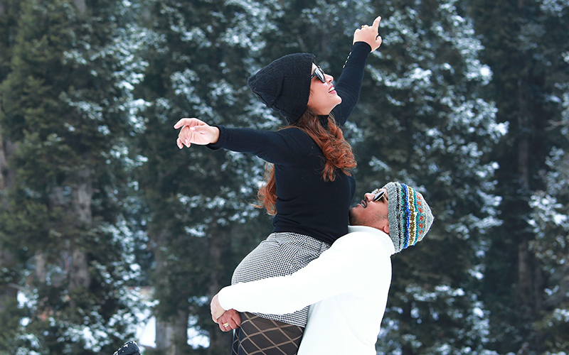 Romantic couple together in Srinagar