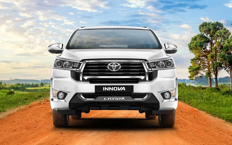Toyota Innova Crysta front view